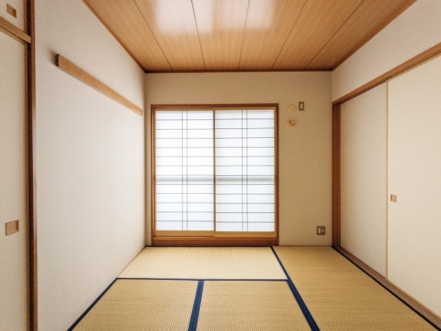 こんな時、お任せ下さい！ スッキリ！ キレイ！ に片付けます 片付け作業をする時は、そのルールを知ることが大切です！ 家庭の不用品の処理は一般廃棄物のため、地方公共団体の指定するルールに従って処理をする必要があります。 